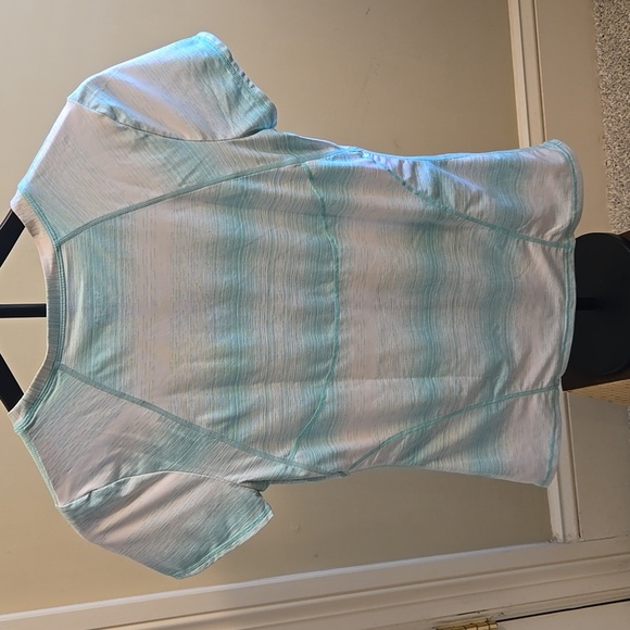 Athelta Green And White Tee Polyester And Spandex. Size Small - Picture 2 of 5